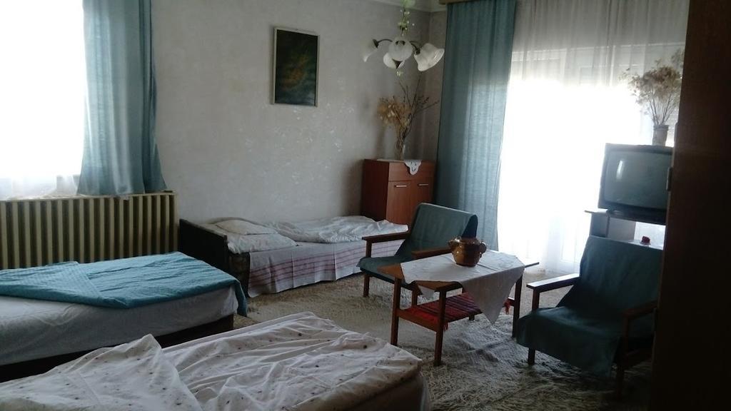 Omi Apartman Hotel Marcali Esterno foto